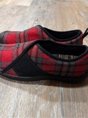 Keen Howser Slip-On Red Plaid Wrap Toe Shoes Slipper Womens Size 8